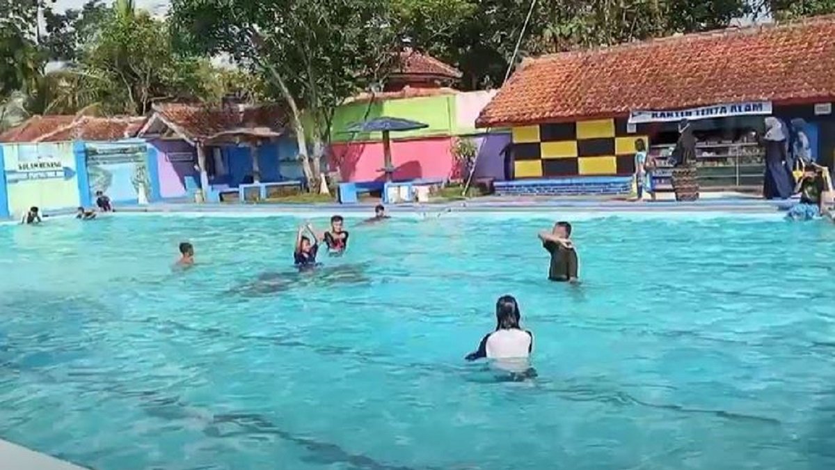 Kolam Renang Tirta Alam 5